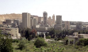 اهالي الفحيص .. يرفضون بيع   شركة الاسمنت 2000 دونم قبل رحيلها في ملايين الدنانير...