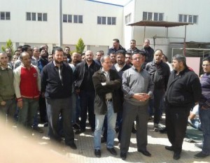 اضراب عمال " مبيدكو" احتجاجا على فصل زملائهم