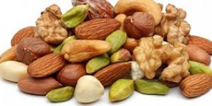 اثرياء من عمان  الغربية يتدافعون على الزرقاء لشراء المكسرات بعد تنزيلات هائلة على أسعارها