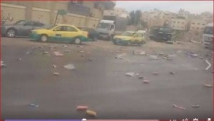 بالصور .. انزلاق مركبة بيبسي يربك السير على الطريق العام في منطقة الجمرك بالعاصمة عمان