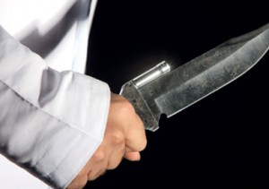 مشاجرة بالاسلحة البيضاء في وسط البلد