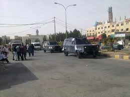 شرطي يتعرض للطعن من قبل احد المطلوبين في الكرك