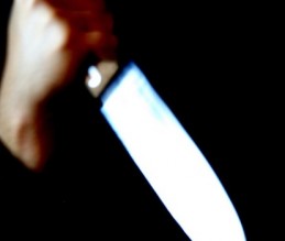 إثر "خلافات" عائلية .. سوري يقتل زوجته طعناً بالرصيفة