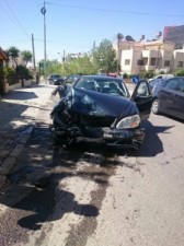 بالصور ... سيارة تدهس شخصاً وصاحبها يلوذ بالفرار في عمان