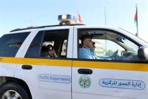 "السير": وضع أقفال على 150 مركبة مخالفة بعمان