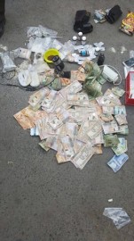 بالصور...مداهمات أمنية تسفر عن ضبط 8 مروجين للمخدرات في الزرقاء والعقبة