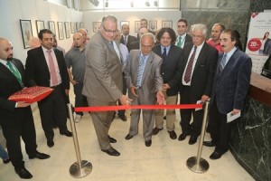 الفنان زكي شقفة في غاليري بنك القاهرة عمان