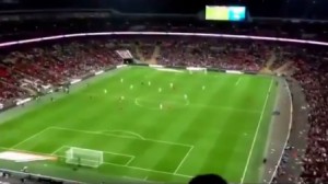 بالفيديو .. قذيفة تصيب أحد لاعبي كرة القدم أثناء المباراة !