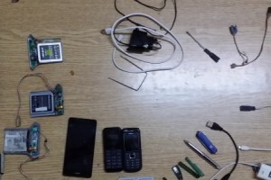 بالصورة ....القبض على مجموعة جرمية امتنهت السطو الالكتروني على اجهزة الصراف الالي