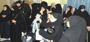 سيدة خليجية أكتشفت أن خادمتها رجل فكيف كشفت الأمر وماذا فعلت؟