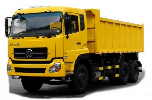 شاحنات خضار محلية  تصدر منتجاتها عبر ميناء حيفاء الإسرائيلي الى روسيا