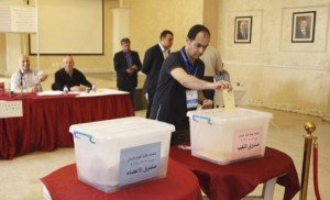 الطراونة نقيبا لأطباء الأسنان