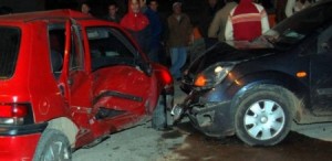 وفاة وإصابتان اثر حادث تصادم ين قلاب وخلاط اسمنت ومركبتين في عمان