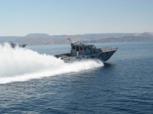 القوة البحرية الملكية تحبط محاولة هروب سفينة شحن من المياه الإقليمية