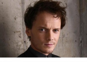 مقتل الممثل أنتون يلشين في حادث سيارة