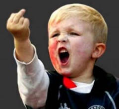 هل تعرف معنى حركة رفع الأصبع الأوسط...ستتعجب عندما تعرف المعنى الحقيقي