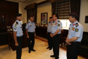 بالصور ... مدير الامن العام يكرم ملقي القبض على منفذ هجوم البقعة الارهابي