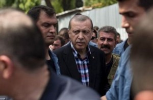 تسريبات جديدة ...شاهد من هو الرجل الذي ابلغ اردوغان بالانقلاب قبل ساعة وأفشله!