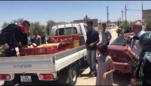 خريج من جامعة اليرموك ... يترك حفل ليباشــر ببيع الدجاج أمام الجميع