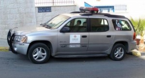 "المكافحة" تحبط تهريب 3452 زجاجة مشروبات روحية على متن 3 مركبات على الطريق الصحراوي