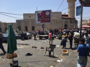 بالصور ... .. مداهمة امنية في إربد تقود إلى القبض على 5 مطلوبين