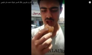بالفيديو.. مواطن أردني يأكل فاكهة الصبر بشوكها !!