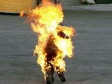 عمـان...فتـاه تضـرم النـار في جسدهـا بمنطقة الجوفـة