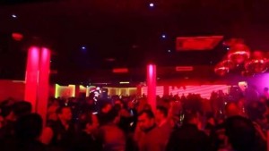 اعتقال (8) اشخاص بحملة امنية على احد الملاهي الليلية .