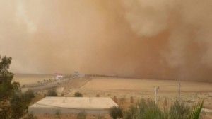 سحب رعدية وغبار محتمل جنوب وشرق المملكة