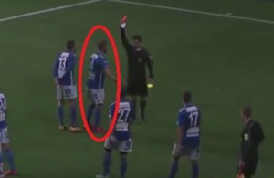 طرد لاعب بعد تسجيله هدف !!!لماذا ؟؟؟ (فيديو)