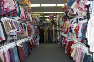 الطلب على الألبسة لموسم «الأضحى» دون مستوياته