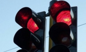 الافتاء الأردني : قطع الاشارة حمراء حرام شرعاً