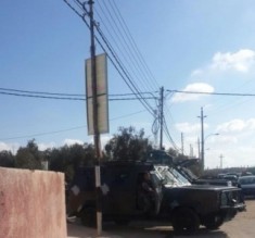 بالصور .. محتجون على نتائج الانتخابات يمنعون طالبات "دوقرا" من دخول المدرسة