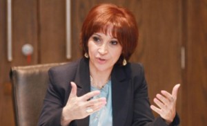 حقيبتان بيد مجد شويكة .. لمن ستذهب الاخرى ؟؟