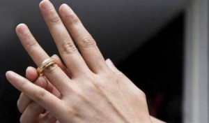 لماذا نضع خاتم الزواج في هذه الإصبع بالذات؟