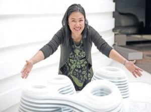 هكذا جمعت أغنى امرأة بالعالم ثروتها