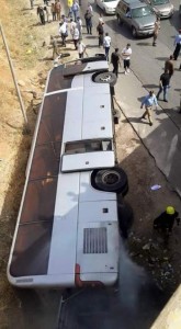 وفيات وعشرات الاصابات بتدهور حافلة على طريق اربد (صور وفيديو)