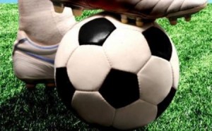 هل تلعب كرة القدم؟.. إذاً احذر هذه الحركة قد تتسبب في وفاتك!