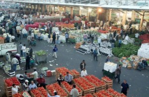 وزير الزراعة : العمالة الوافدة "تغولت" في سوق الخضار المركزي