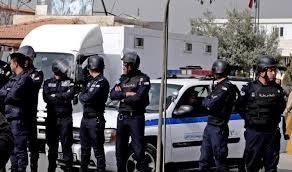 تبادل لإطلاق النار بين الأجهزة الأمنية ومطلوبين في الشونة الجنوبية تسفر عن وقوع اصابات