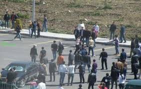 مشاجرة طلابية امام جامعة البتراء استخدمت فيها الاسلحة البيضاء