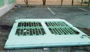 إصابة طفل اثر سقوط بوابة المدرسة الرئيسية عليه في العقبة