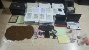 بالتفاصيل والصور ...مقاومة شديدة وتبادل لاطلاق النار خلال مداهمة امنية لمنزل في محافظة اربد