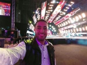 بالصور .. المنشد نزار الشياب يتأهل إلى النهائي ليرفع إسم الأردن في الشارقه