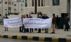 الاطباء المتعطلون عن العمل امام الرئاسة: 1000 طبيب بلا عمل والصحة تشكو النقص