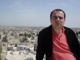 "هيومن رايتس ووتش" تطالب بالافراج الفوري عن الصحفي تيسير النجار المعتقل بالامارات