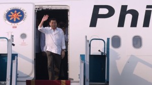 تهديد رئيس: قذفت شخصا من طائرة وقد أكرر ذلك