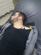 (5) مجهولين يعتدون بالضرب على الزميل علاء الذيب أمام منزله في الزرقاء