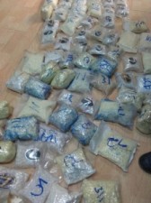 ادارة مكافحة المخدرات تحبط تهريب نصف مليون حبة مخدرة وتضبط كافة المتورطين