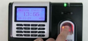 التربية توضح مواعيد الدوام للمعلمين بعد تركيب اجهزة البصمة